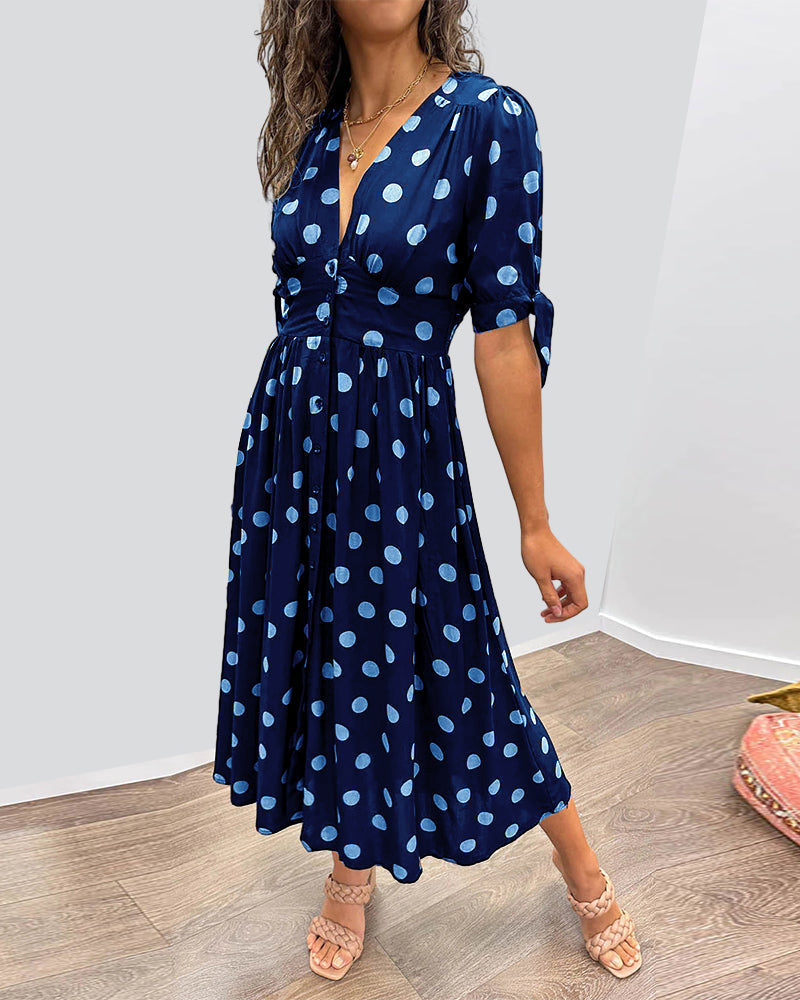 Karin™ | Lekfull Prickig Klänning för en Elegant Look