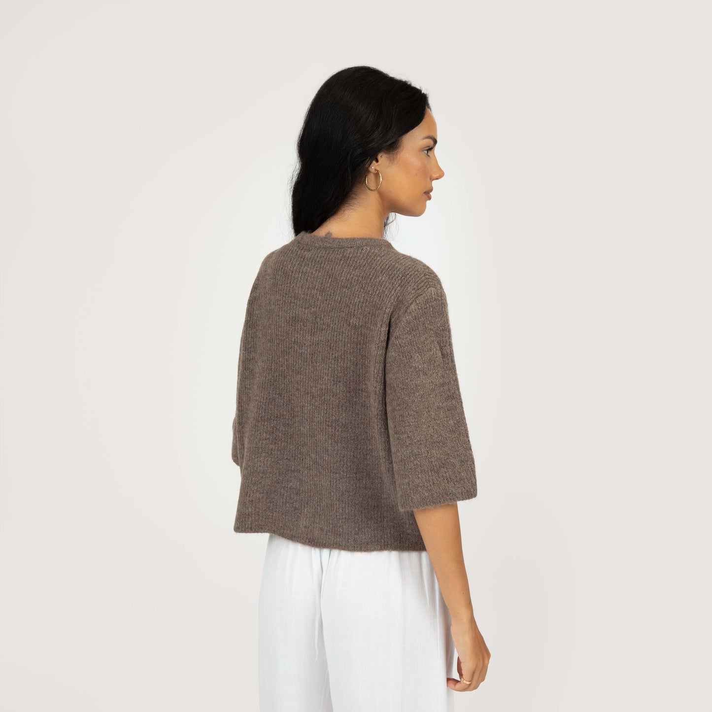 Ima™ – Somrig Kortärmad Stickad Kofta med Eleganta Knappar