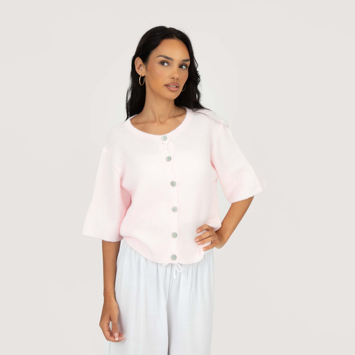 Ima™ – Somrig Kortärmad Stickad Kofta med Eleganta Knappar
