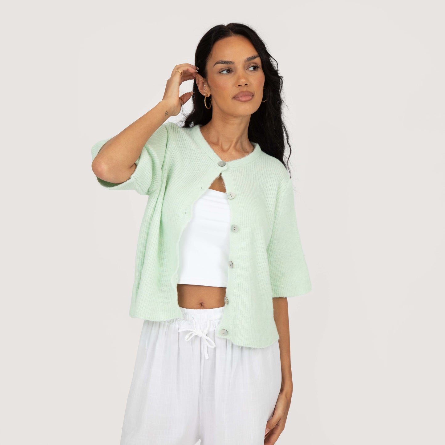 Ima™ – Somrig Kortärmad Stickad Kofta med Eleganta Knappar