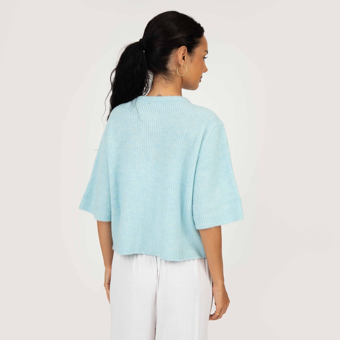 Ima™ – Somrig Kortärmad Stickad Kofta med Eleganta Knappar