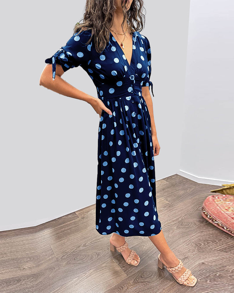 Karin™ | Lekfull Prickig Klänning för en Elegant Look