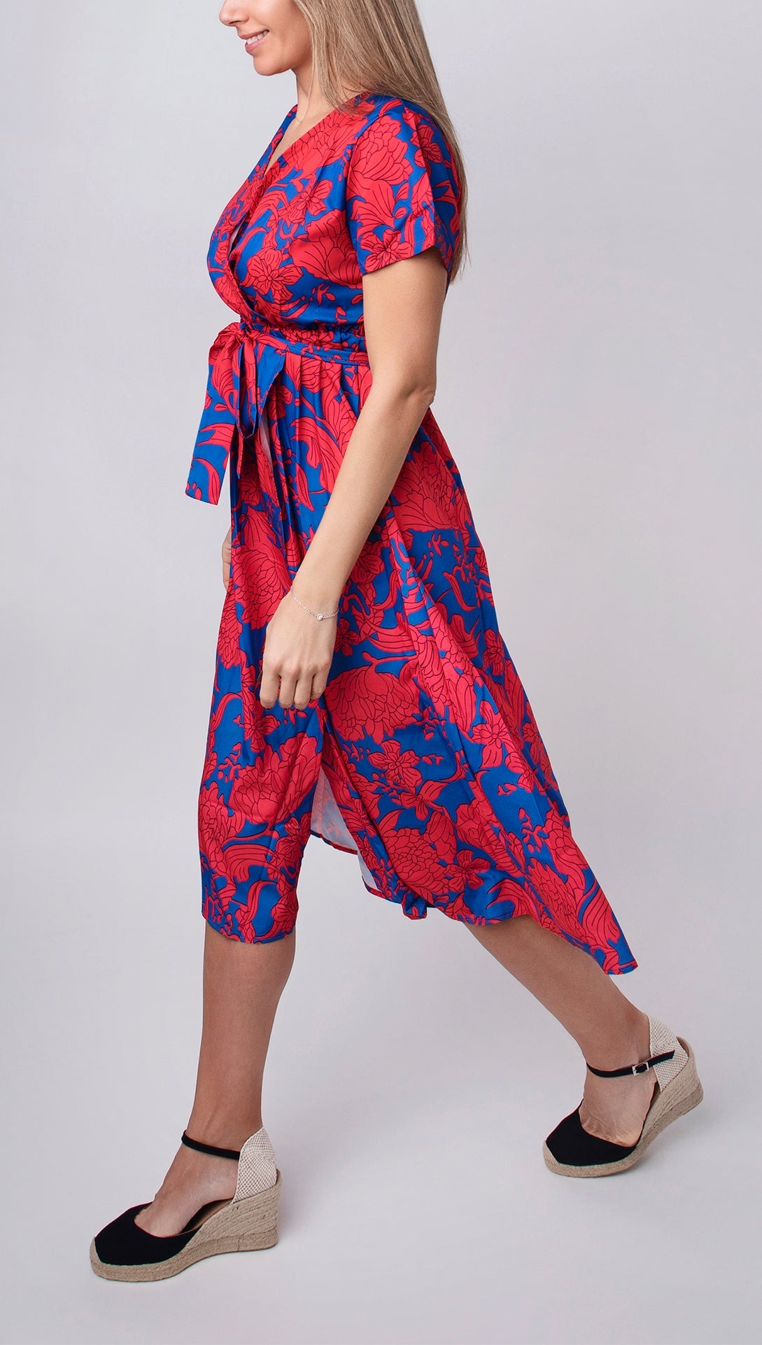 Moa™ Vår/Sommarklänning – Elegant Blommönster & Luftig Passform