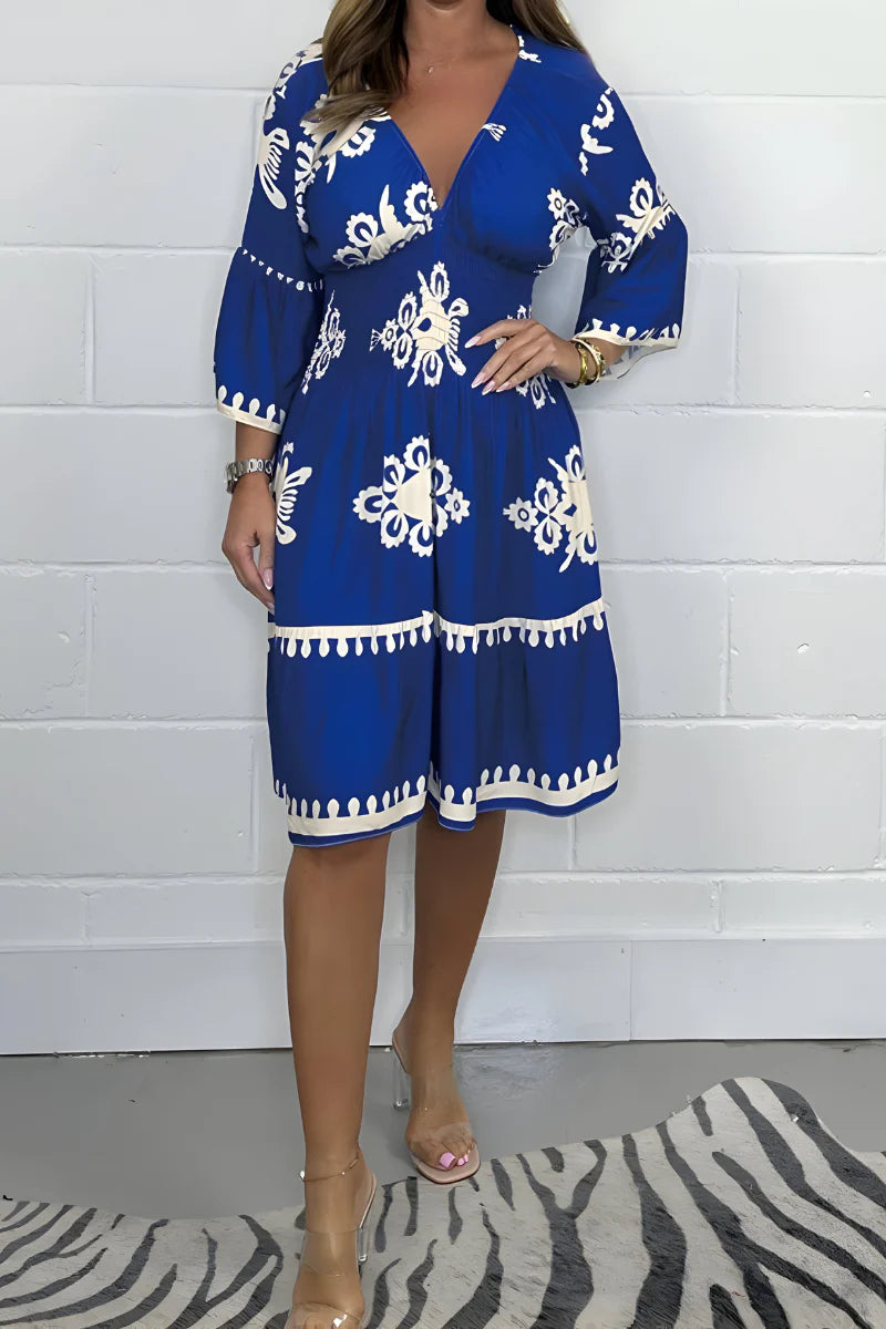 Elena™ | Kort bohemisk klänning med smickrande skärning och blommönster