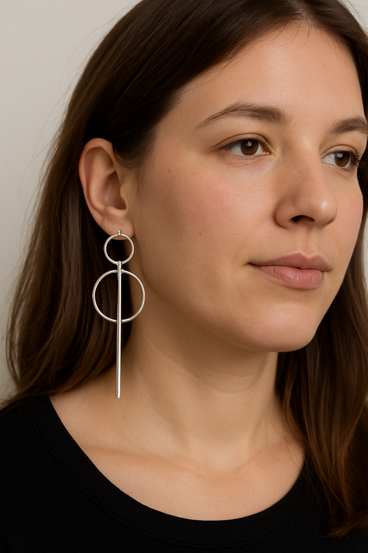 Livia™ – Geometriska Hängande Örhängen