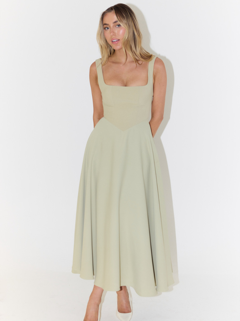 Grace™ | Minimalistisk midiklänning med fyrkantig urringning – Tidlös, elegant och feminin