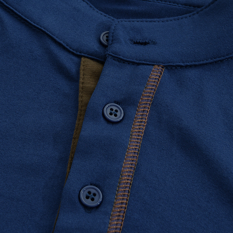Olof – Stilren T-shirt med Henley-krage och colorblock