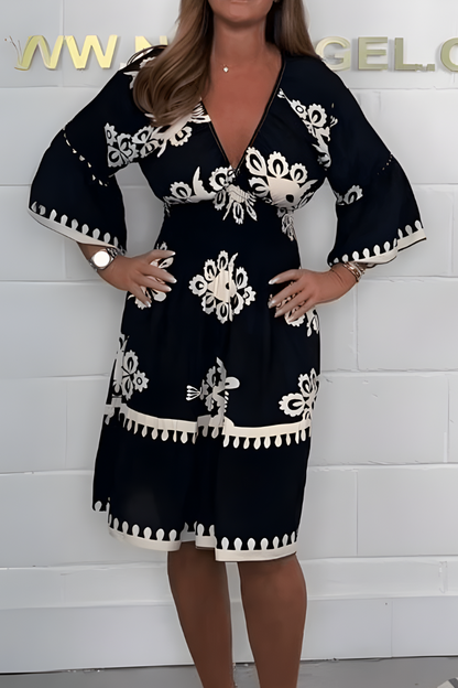 Elena™ | Kort bohemisk klänning med smickrande skärning och blommönster