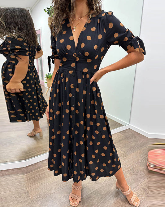 Karin™ | Lekfull Prickig Klänning för en Elegant Look